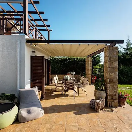 Elani Dieci By Luxlikehome Holiday home *